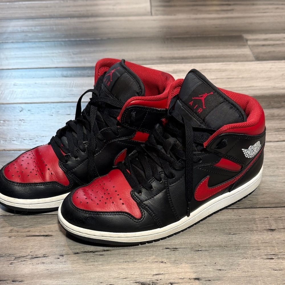 Nike Air Jordan 1 High Top Black and Red Sneakers size 8.5 - Picture 5 of 12
